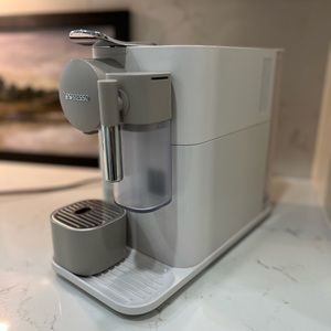 Nespresso DeLonghi - White